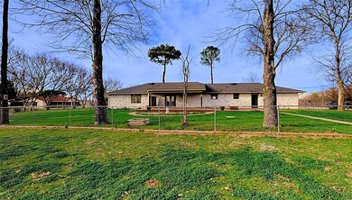 View of front of home featuring a front lawn