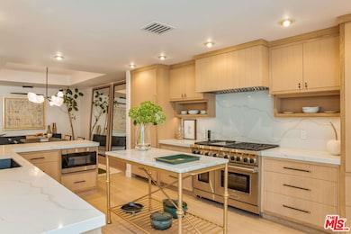 211 S Spalding Dr unit 110N, Beverly Hills, CA 90212 - photo 2