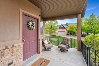 Entrance to property with a porch and stucco siding