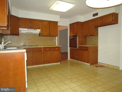 4 Highgate Ct, Cherry Hill, NJ 08003 - photo 7