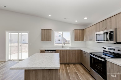 868 Strike Eagle St, Mountain Home, ID 83647 - photo 5