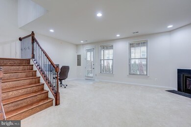 42244 Lancaster Woods Square, Chantilly, VA 20152 - photo 7