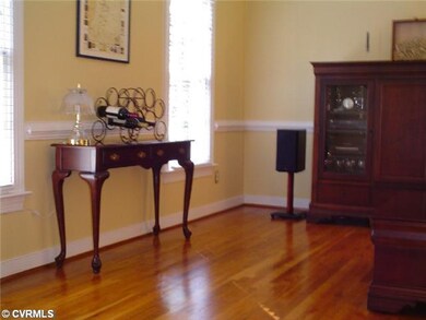 Living Room - Note Chair Rail & Cheerful Wall Colo