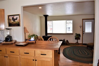 1205 NE Dempsey Dr, Bend, OR 97701 - photo 4