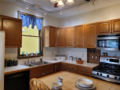 Another view of the very nice kitchen