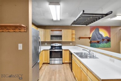 108 S Yellowstone Ave #4- Kitchen