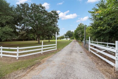 19411 Pine Tree Ln, Waller, TX 77484 - photo 3
