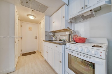 19201 Collins Ave unit 822, Sunny Isles Beach, FL 33160 - photo 6