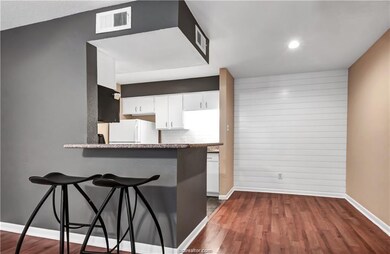 Kitchen with freestanding refrigerator, a kitchen