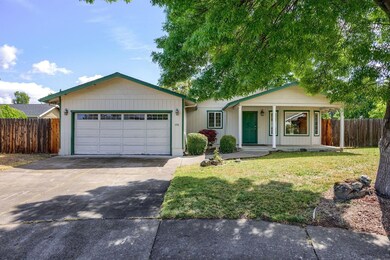 1158 Hampton Dr, Central Point, OR 97502 - photo 2