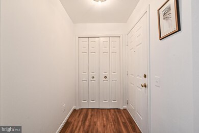 9259 Cardinal Forest Ln unit 201, Lorton, VA 22079 - photo 3