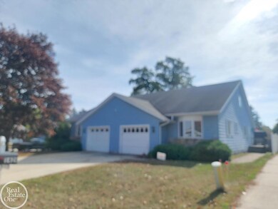 1424 Hazelwood Ln, Port Huron, MI 48060 - photo 2