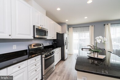 9068 Christopher Ln, Manassas Park, VA 20111 - photo 7