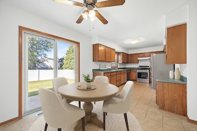 703 Avondale Ln, Aurora, IL 60504 - photo 7