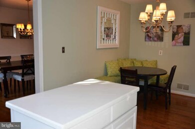 7816 English Way, Bethesda, MD 20817 - photo 3