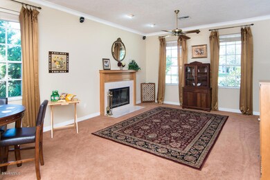 LARGE FAMILY ROOM