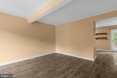 8524 Pine Meadows Dr, Odenton, MD 21113 - photo 4