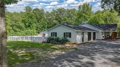 2713 Danny Bell Rd, Asheboro, NC 27205 - photo 3