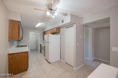 2807 E Capri Cir unit 2, Mesa, AZ 85204 - photo 7