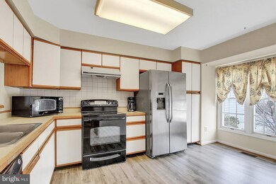 9349 Breamore Ct, Laurel, MD 20723 - photo 5