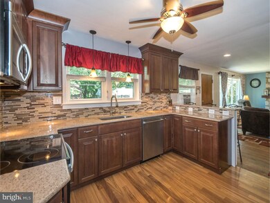 439 N 4th St, Souderton, PA 18964 - photo 4