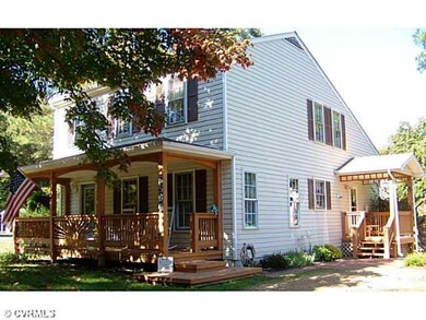 Exterior Front - Adorable Saltbox with welcoming s
