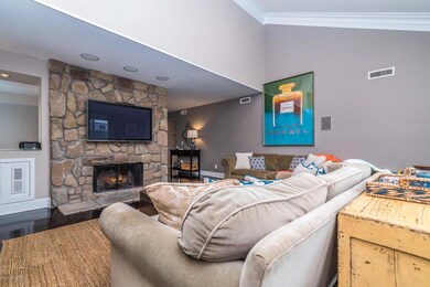 202 Rowayton Woods Dr, Norwalk, CT 06854 - photo 4