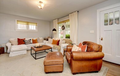 Living Room (2)