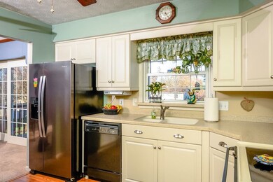 1115 Sharpes Dr, Harrisonburg, VA 22801 - photo 2