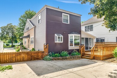 678 S Mitchell Ave, Elmhurst, IL 60126 - photo 2