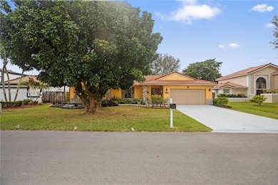 15824 Cotswold Ct, Davie, FL 33331 - photo 2