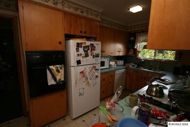 1747 Pine St, Silverton, OR 97381 - photo 7