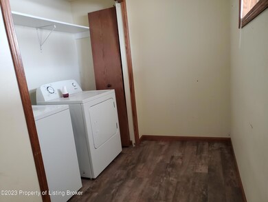 Foyer/Laundry