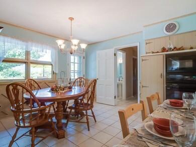 Eat-In Kitchen