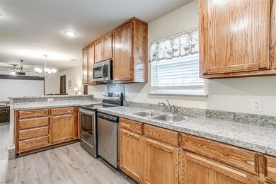 101 Olive St, Cleburne, TX 76031 - photo 3