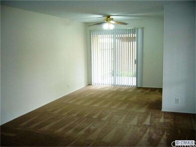 Open dining room area that flows into the living r