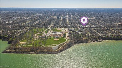 property's proximity to Lakewood Park