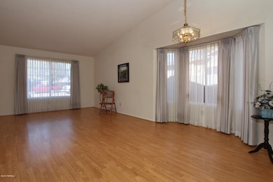 living/breakfast nook