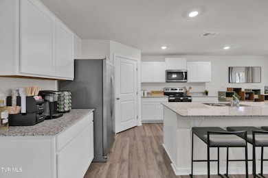 699 Saint Andrews Dr, Kingsport, TN 37664 - photo 3