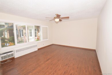 72 Edmunton Dr unit B-7, North Babylon, NY 11703 - photo 5