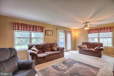 4065 Buttonwood Dr, Mount Joy, PA 17552 - photo 3