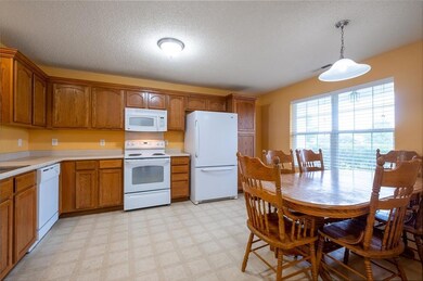 3370 Shadow Creek Blvd, Columbus, IN 47201 - photo 6