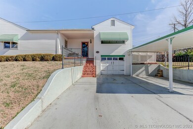 1 car garage with large driveway and carport.