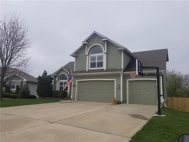 716 Ridge Crest Dr, Raymore, MO 64083 - photo 4