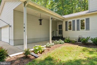 102 Stratford Cir, Locust Grove, VA 22508 - photo 2