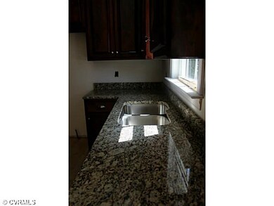 Kitchen - granite counters