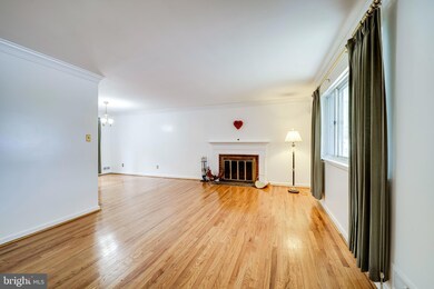 5821 Dewey Dr, Alexandria, VA 22310 - photo 2