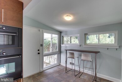 9016 Honeybee Ln, Bethesda, MD 20817 - photo 5