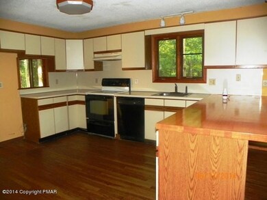 256 Sandlewood Dr, East Stroudsburg, PA 18301 - photo 5