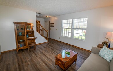 Front Flex Room: 12.5'x14'